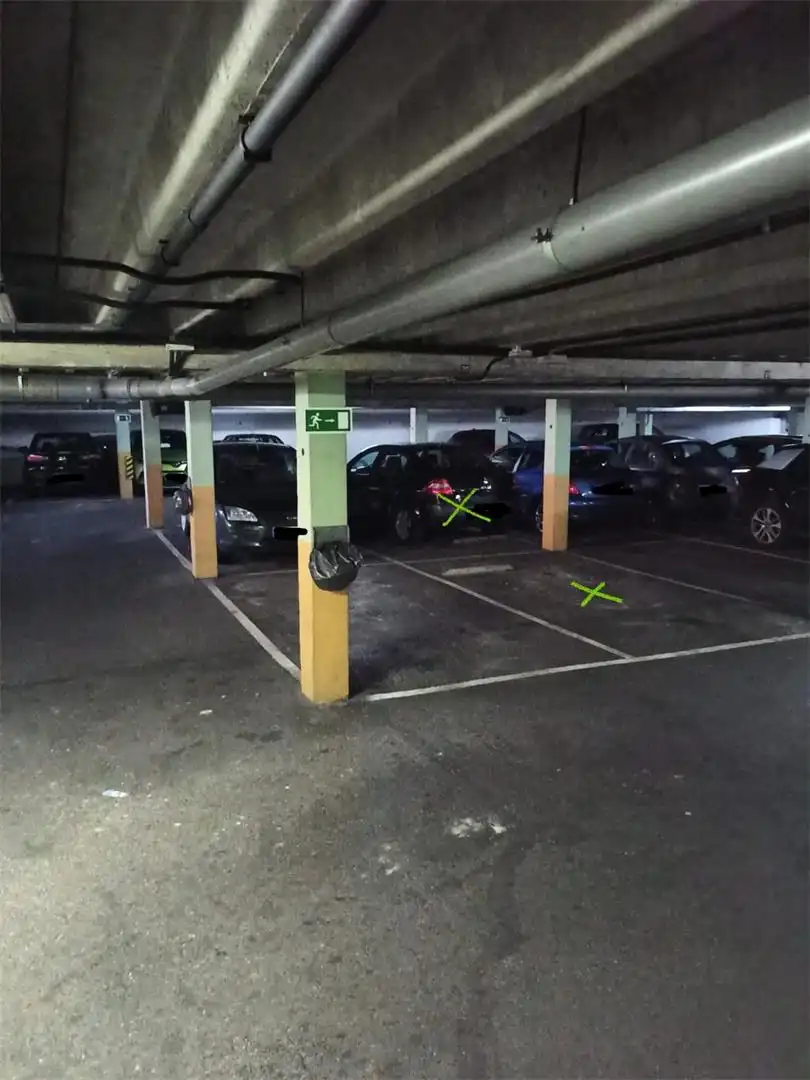 Garatge en venda a Plaza de los Cuatro Caños, 6, Corredoría - La Carisa - Prado de La Vega Garatge en venda en Oviedo