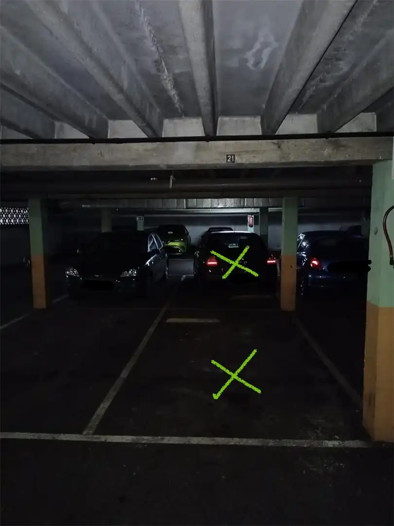 Garatge en venda a Plaza de los Cuatro Caños, 6, Corredoría - La Carisa - Prado de La Vega Aparcament de Garatge en venda en Oviedo