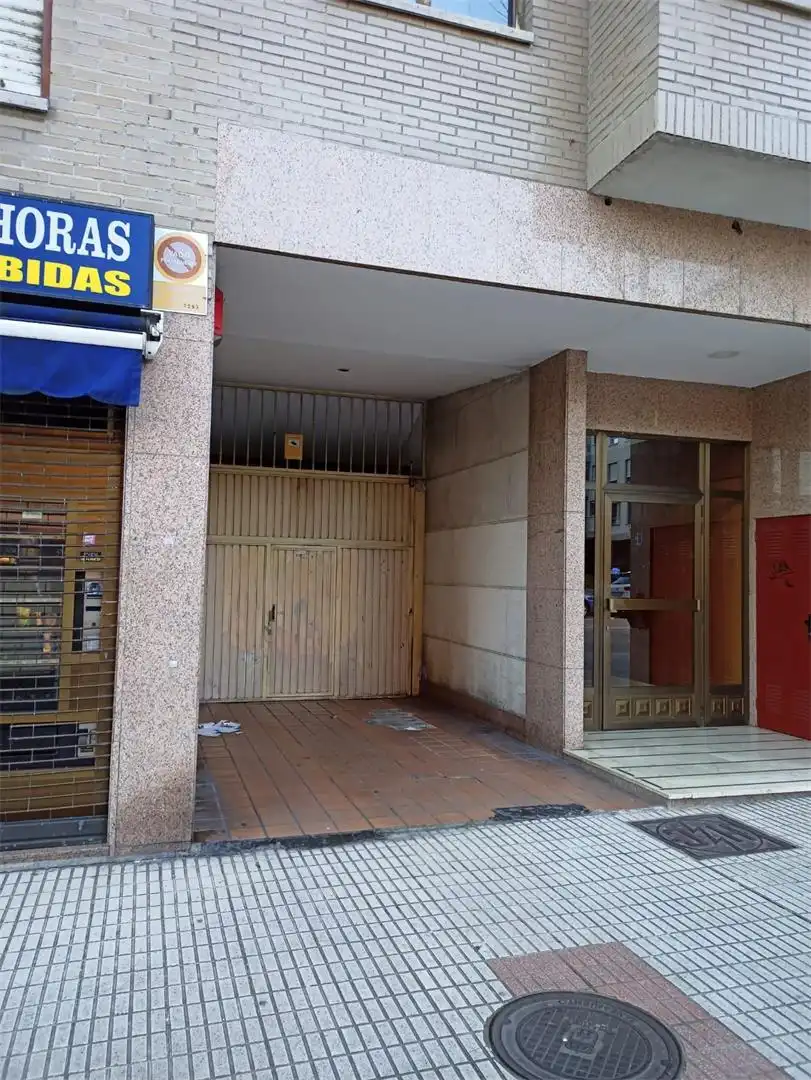 Garatge en venda a Plaza de los Cuatro Caños, 6, Corredoría - La Carisa - Prado de La Vega Garatge en venda en Oviedo