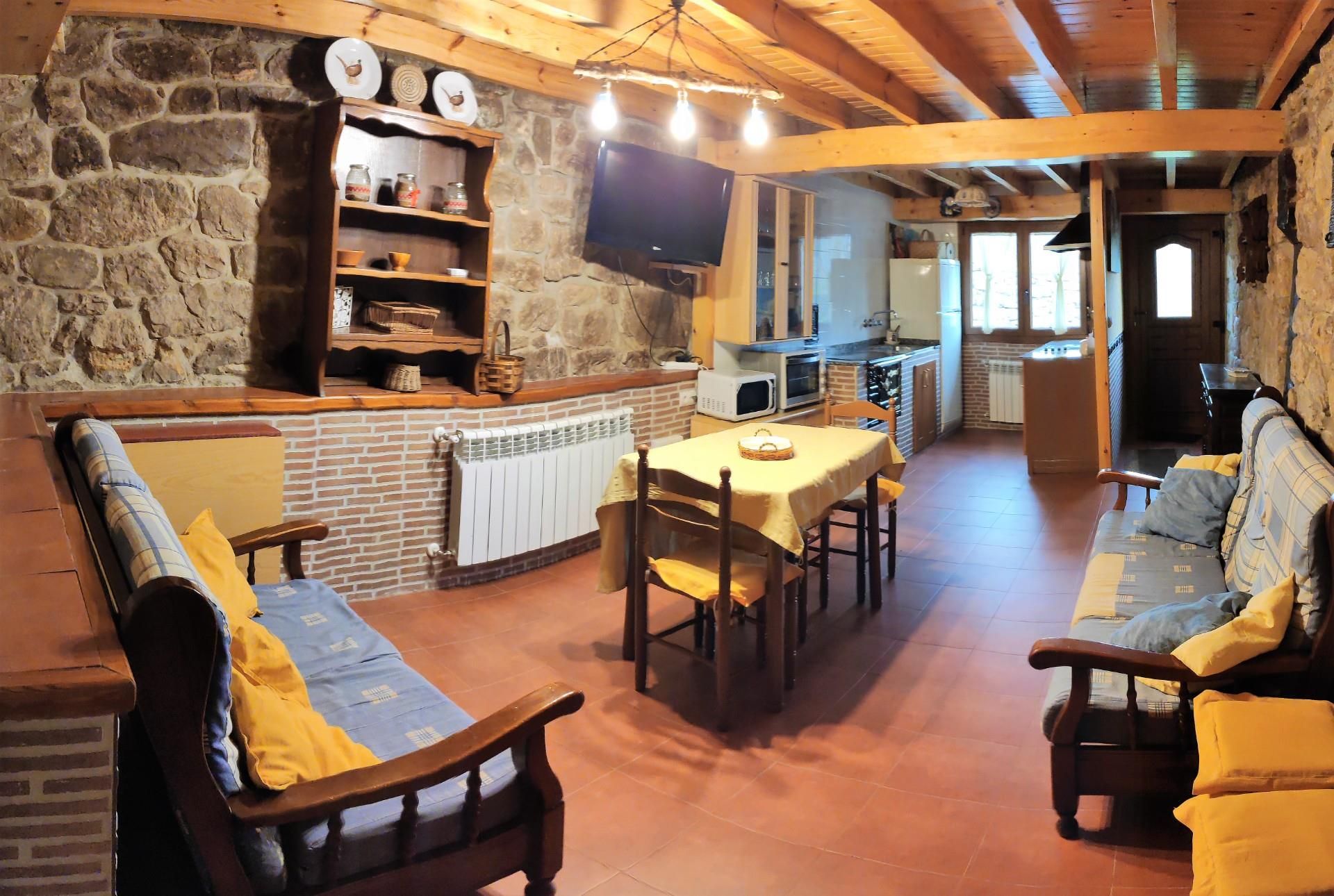 Cuina de Casa adosada de lloguer en Santiurde de Reinosa amb Calefacció, Parquet i Terrassa