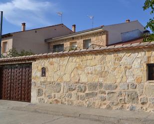 Vista exterior de Casa o xalet en venda en Castrojimeno amb Calefacció, Jardí privat i Terrassa