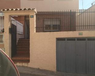 Vista exterior de Casa adosada en venda en Altura amb Terrassa