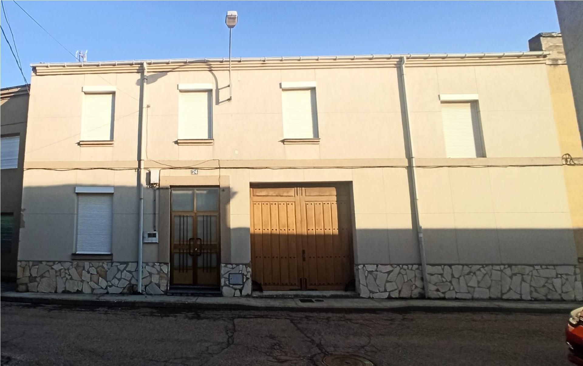 Exterior view of Single-family semi-detached for sale in Villarejo de Órbigo  with Heating, Storage room and Oven