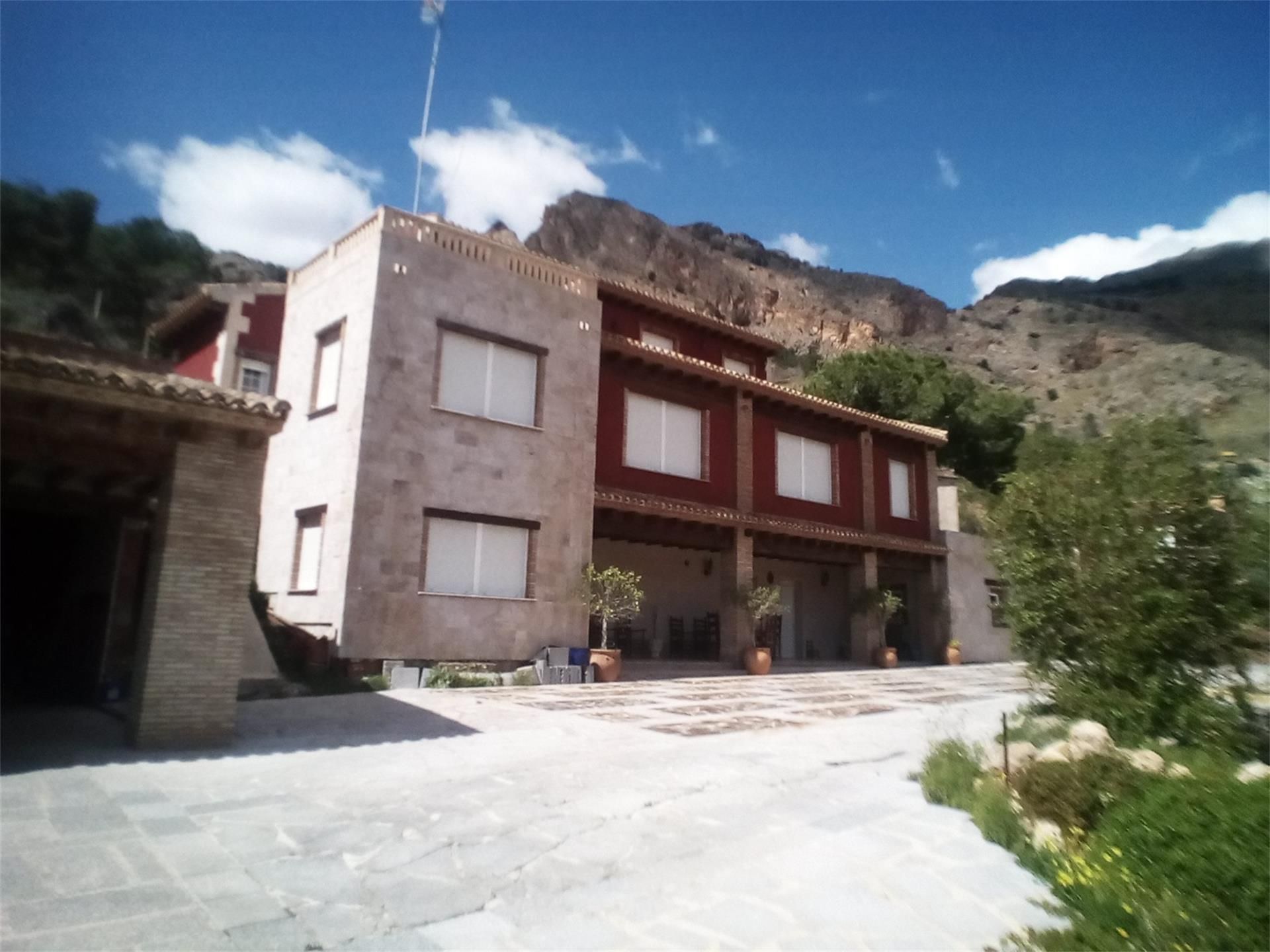 Vista exterior de Casa o xalet en venda en Orihuela amb Aire condicionat, Calefacció i Jardí privat