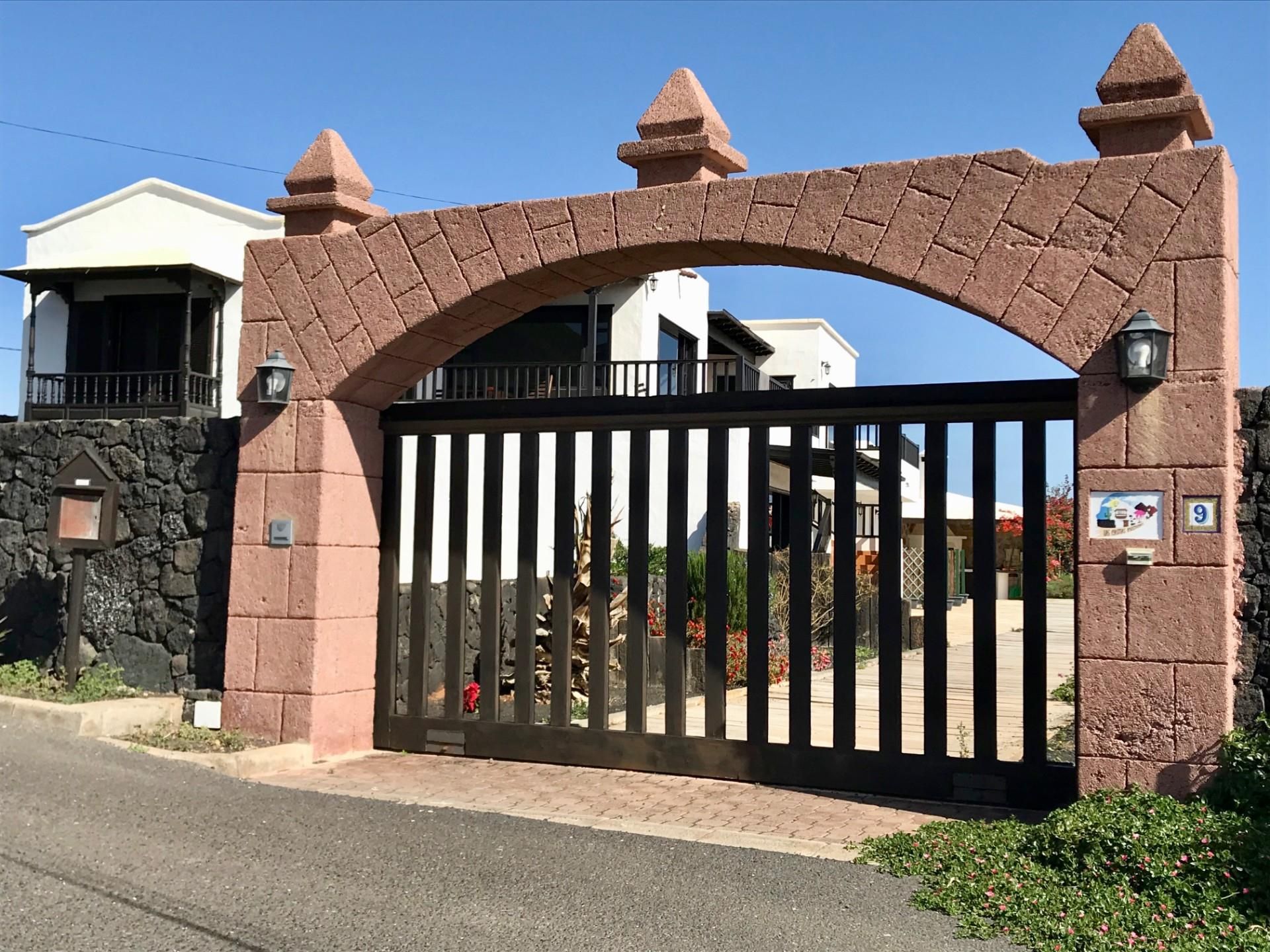 Vista exterior de Finca rústica en venda en Tías amb Terrassa, Moblat i Forn
