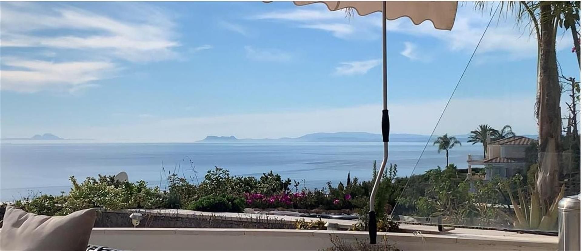 Vista exterior de Apartament en venda en Marbella amb Aire condicionat, Terrassa i Balcó