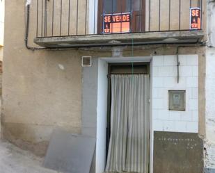 Vista exterior de Casa adosada en venda en Codos amb Balcó