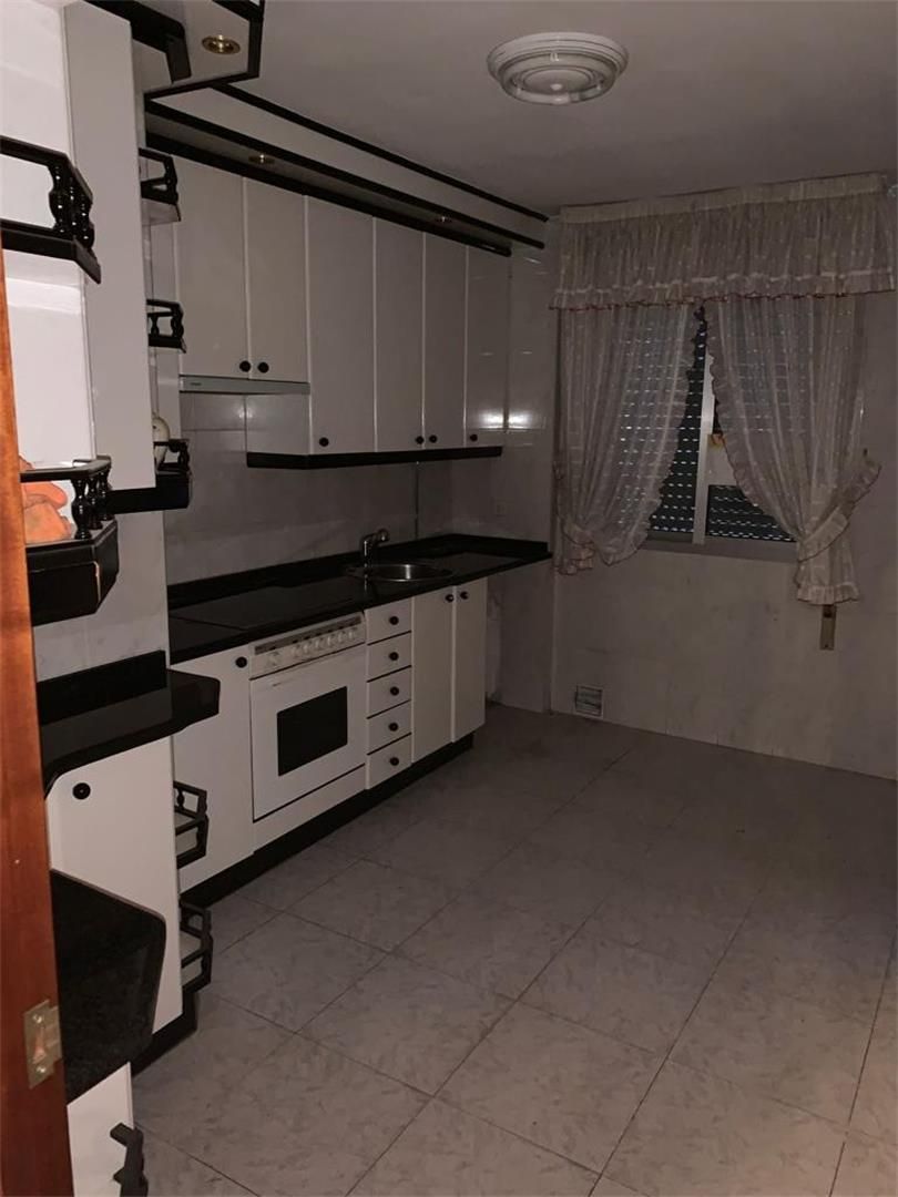Cocina de Piso en venta en Ourense Capital  con Parking comunitario y Piscina comunitaria