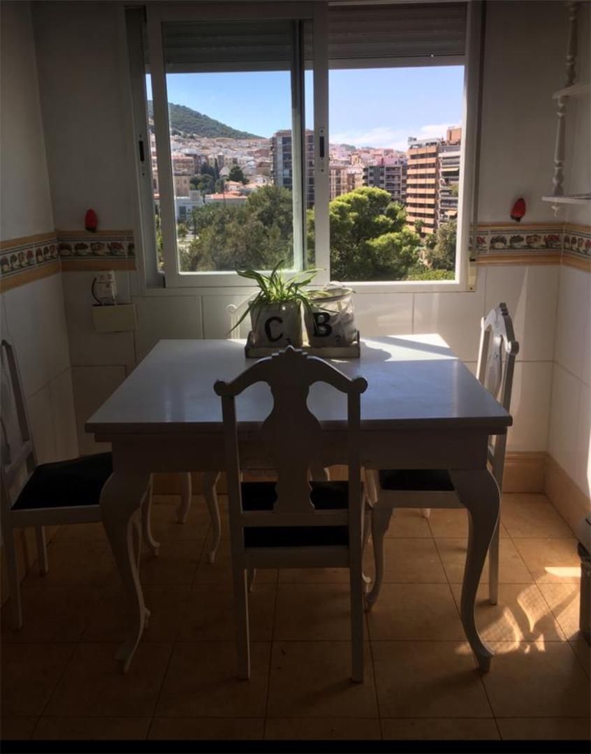 Comedor de Piso de alquiler en  Jaén Capital con Calefacción, Terraza y Horno