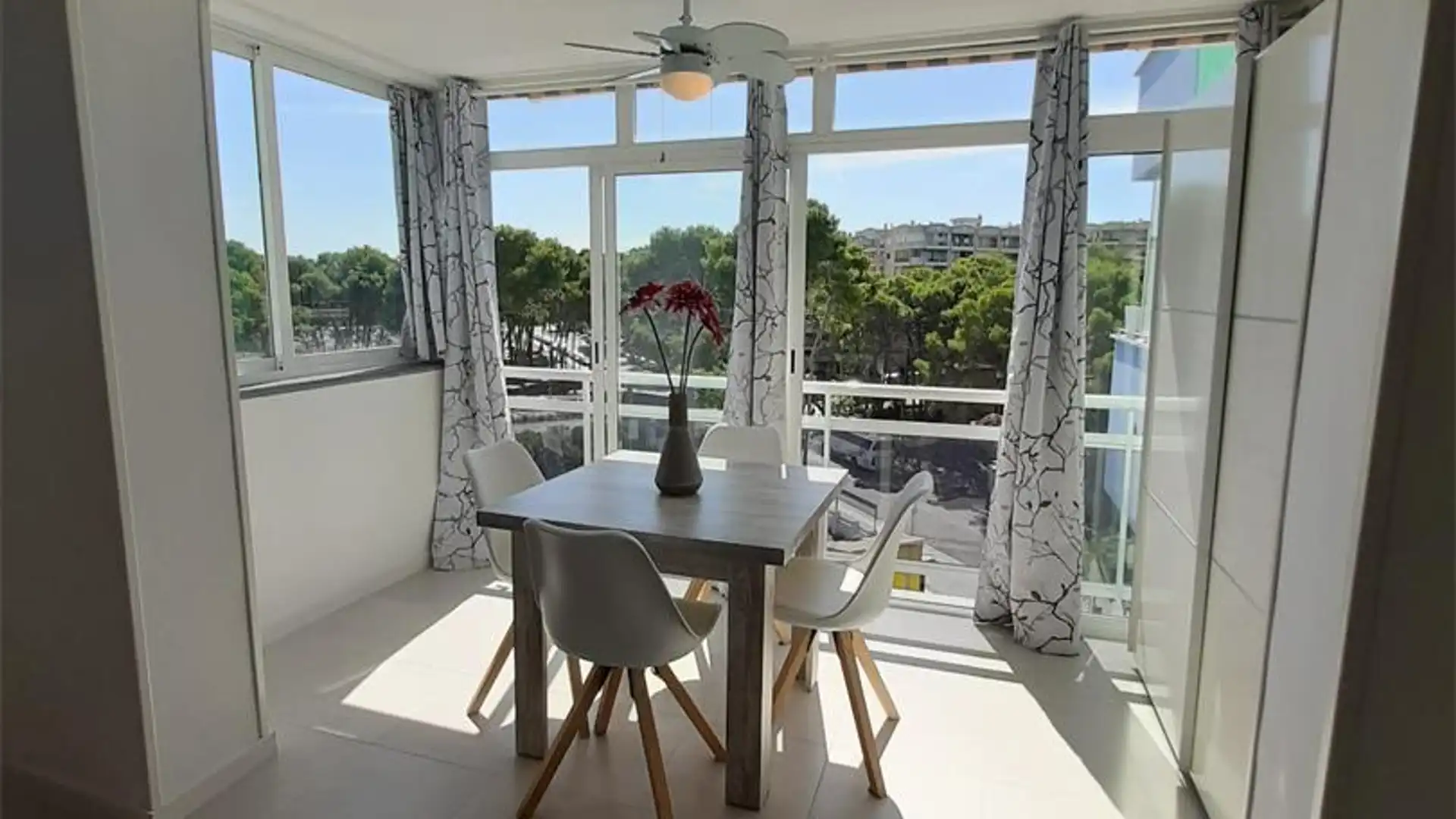 Vista exterior de Piso en venta en Salou con Amueblado, Horno y Lavadora