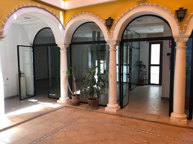 Local comercial en Alquiler en Calle Garcilópez en Écija