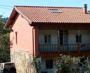 Vista exterior de Casa o xalet en venda en Piloña amb Balcó