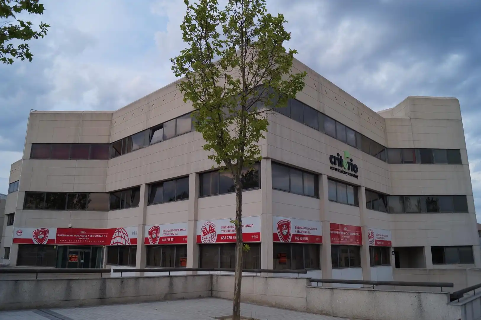 Vista exterior de Local en venta en Las Rozas de Madrid