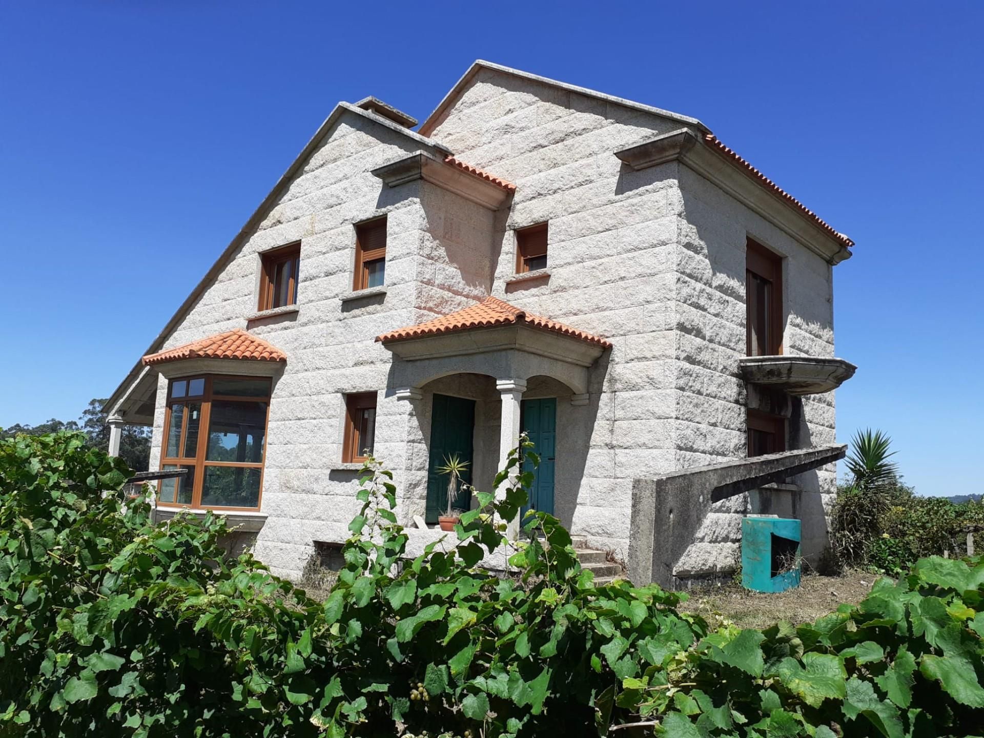 Exterior view of House or chalet for sale in Sanxenxo  with Balcony