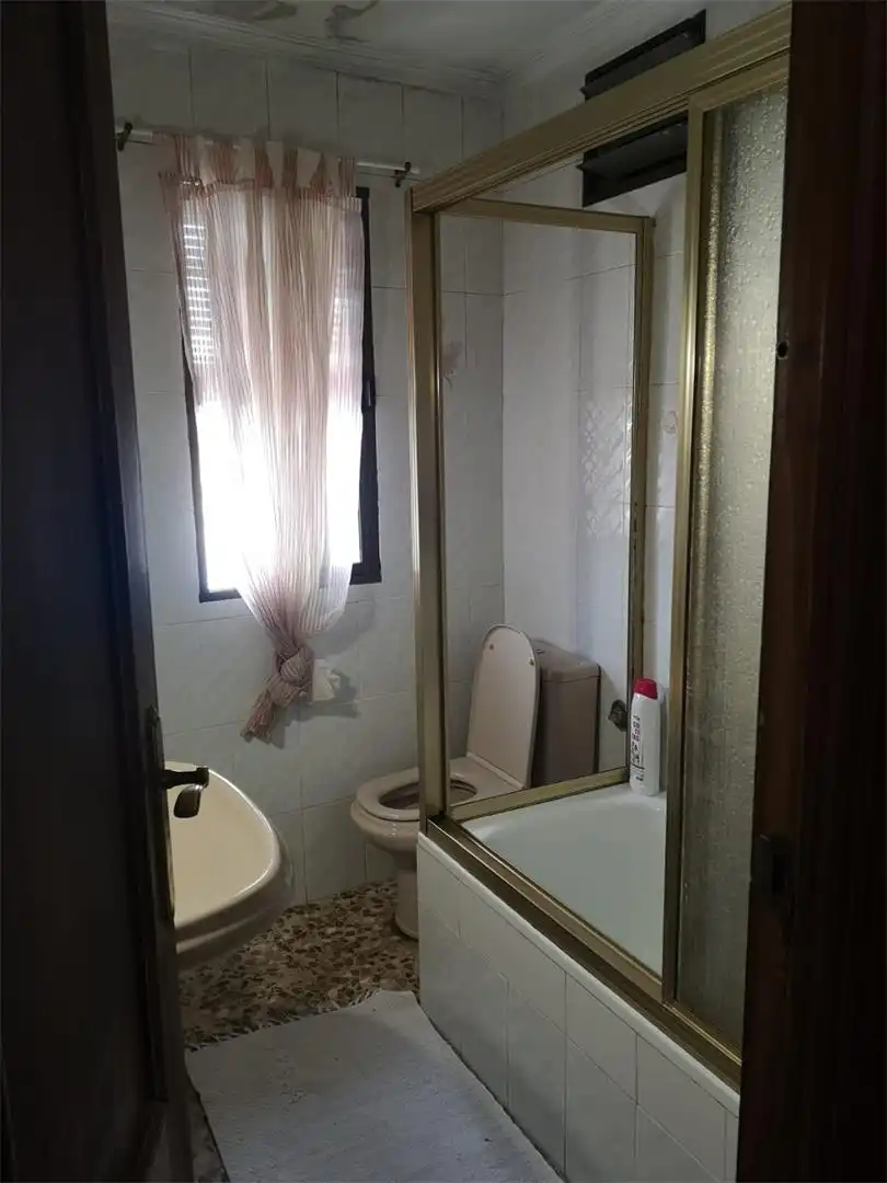 Badezimmer von Wohnung zum Verkauf in Badajoz Capital mit Terrasse und Balkon