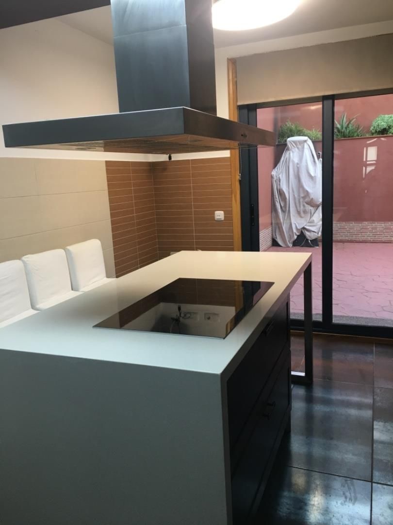 Cuina de Casa adosada en venda en Cangas  amb Calefacció, Jardí privat i Parquet
