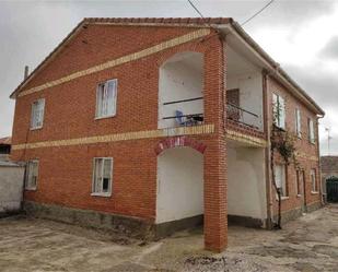 Vista exterior de Casa o xalet en venda en Villada amb Calefacció, Jardí privat i Terrassa