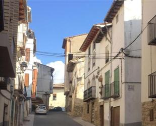 Vista exterior de Casa adosada en venda en Forcall amb Balcó