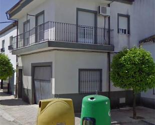 Exterior view of Single-family semi-detached for sale in Martos  with Air Conditioner, Heating and Private garden