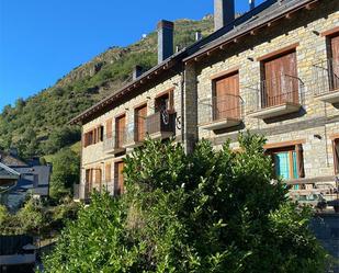 Vista exterior de Pis en venda en La Vall de Boí amb Calefacció, Parquet i Traster