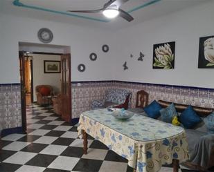Sala d'estar de Casa adosada en venda en Aguilar de la Frontera amb Aire condicionat i Balcó