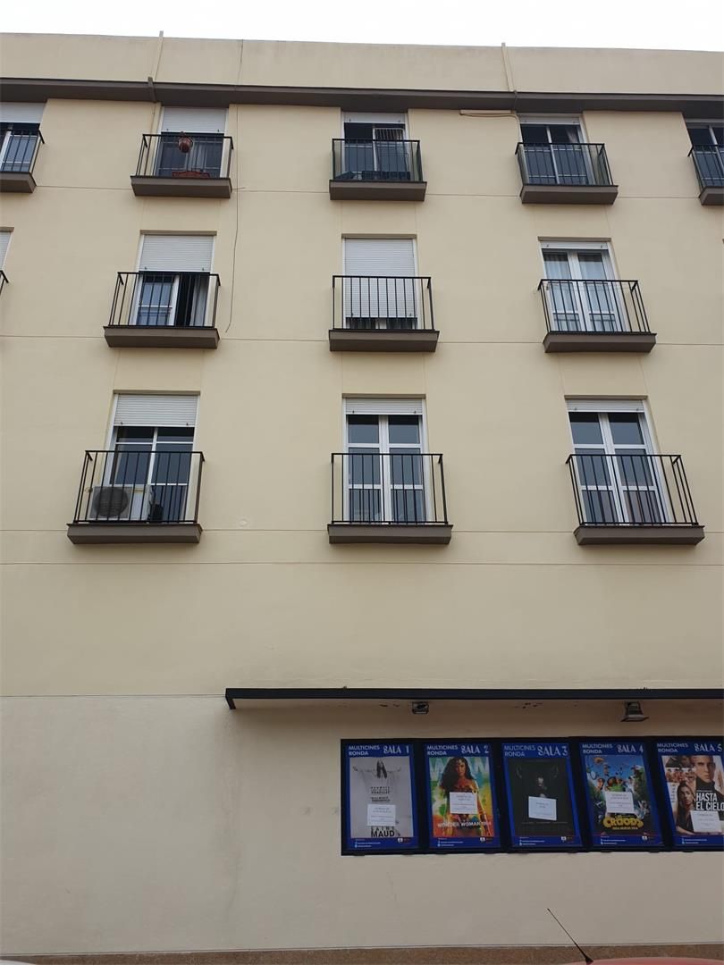 Pis en venda a Calle Lauria, Centro Terrassa de Pis en venda en Ronda amb Aire condicionat, Balcó i Videoporter