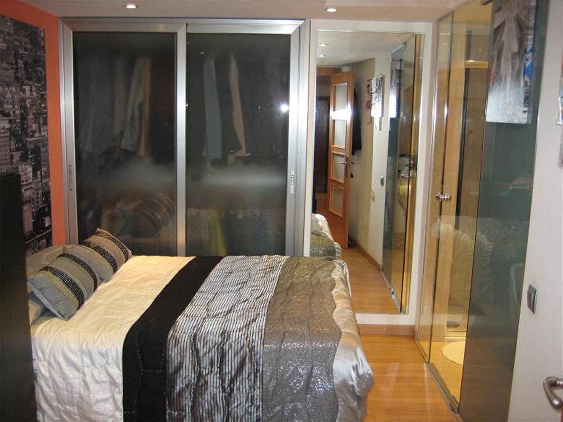Bedroom of Flat for sale in  Barcelona Capital  with Air Conditioner, Heating and Parquet flooring