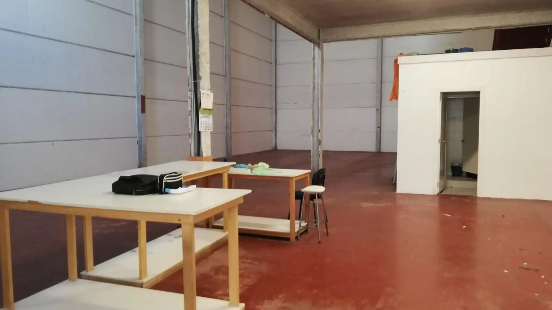 Local de alquiler en Calle Parsi 11, Palmete Local de alquiler en Sevilla Capital con Aire acondicionado y Calefacción