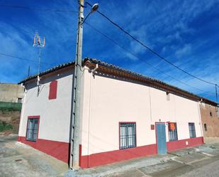 Exterior view of House or chalet for sale in Castronuevo