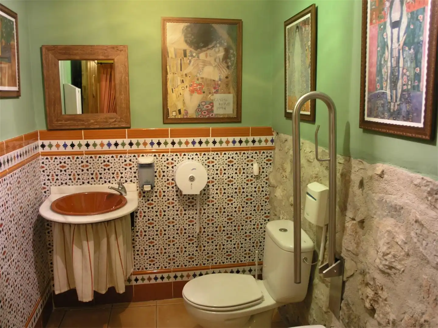 Bathroom of Houses for sale in Segura de la Sierra  with Air Conditioner, Heating and Terrace