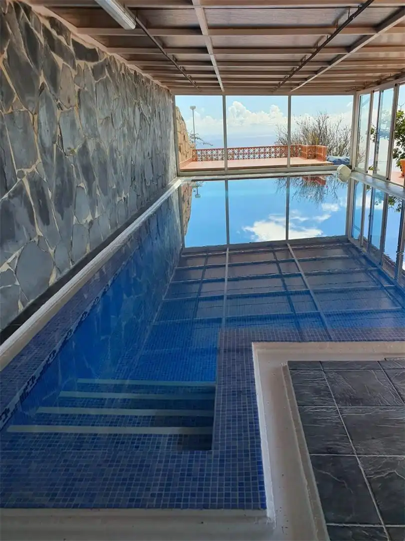 Houses for sale in Calle Drago, Machado - Las Barreras Swimming pool of Houses for sale in El Rosario with Air Conditioner, Private garden and Parquet flooring
