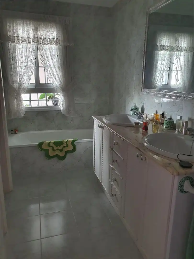 Houses for sale in Calle Drago, Machado - Las Barreras Bathroom of Houses for sale in El Rosario with Air Conditioner, Private garden and Parquet flooring