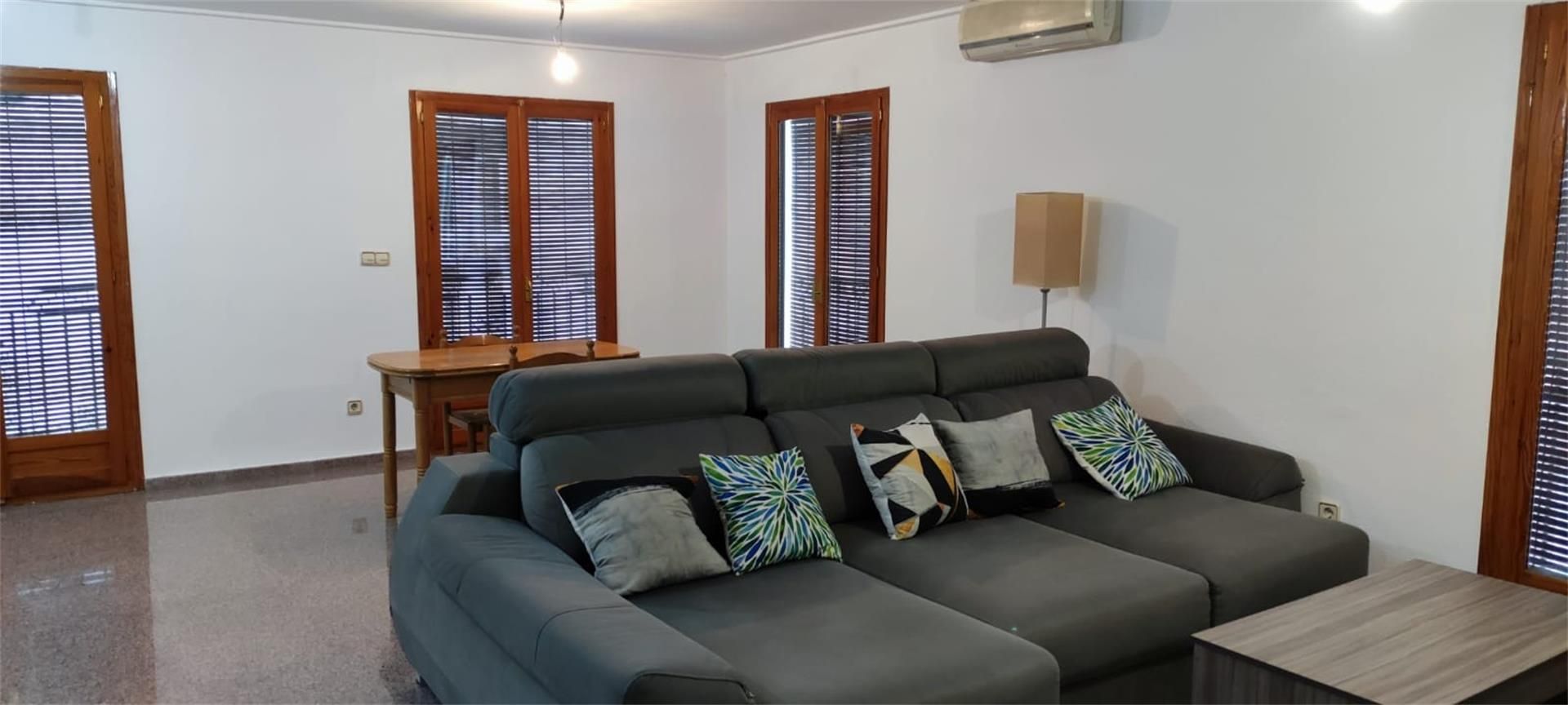 Living room of Flat for sale in Elda  with Air Conditioner, Heating and Balcony