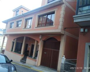 Vista exterior de Casa o xalet en venda en Burela amb Calefacció, Parquet i Terrassa