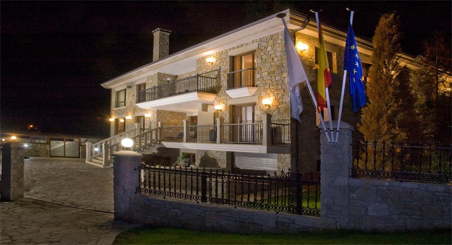 Vista exterior de Casa o xalet en venda en Foz amb Aire condicionat, Calefacció i Jardí privat