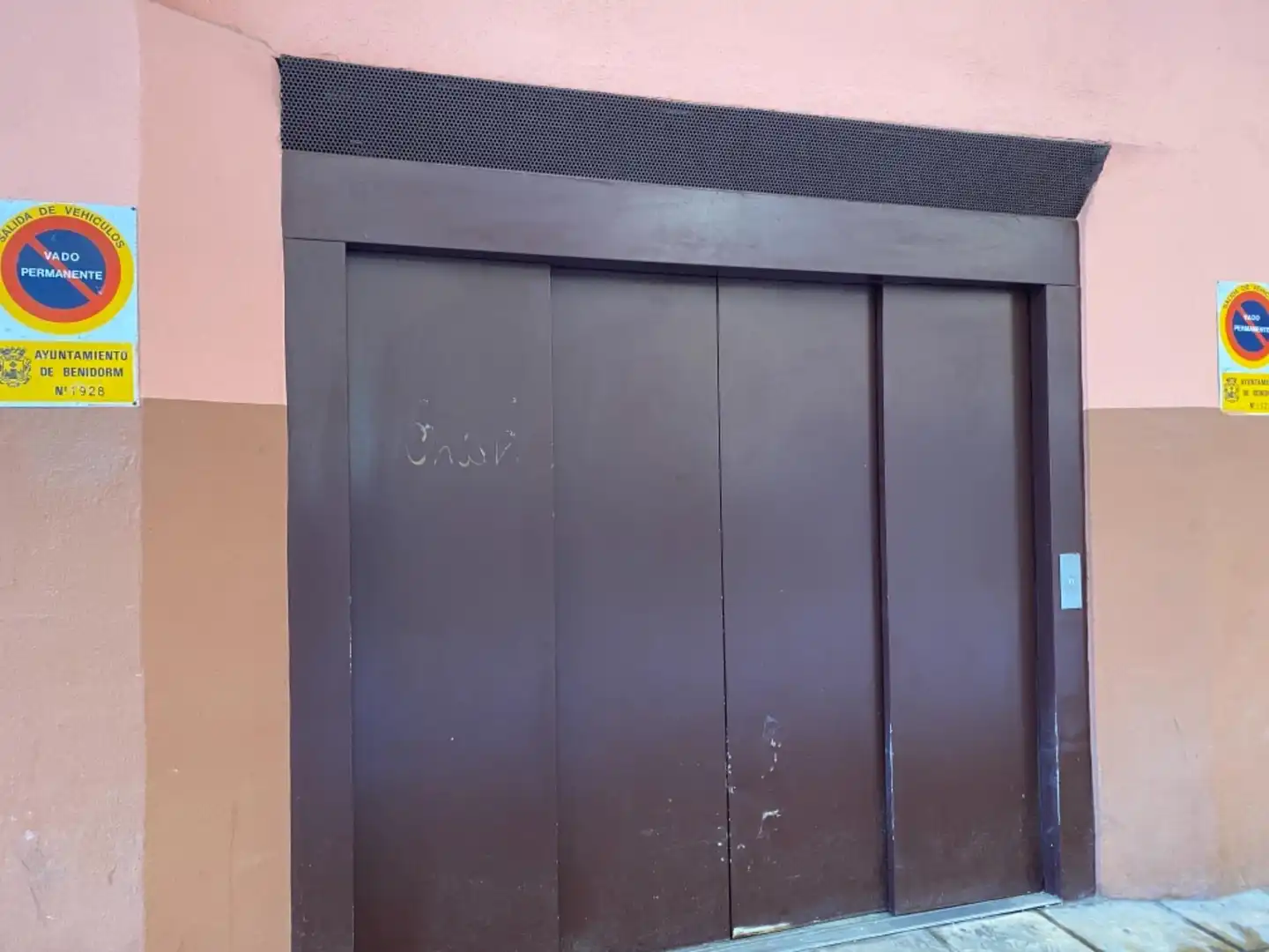 Vista exterior de Garaje en venta en Benidorm
