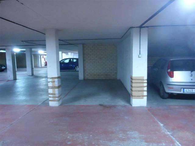 Garaje en Alquiler en Calle de la Almazara, 1 en Centro