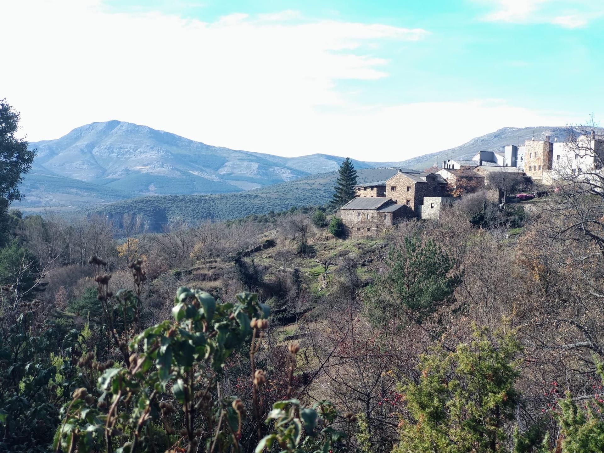 Vista exterior de Casa adosada en venda en La Huerce amb Moblat, Rentadora i TV