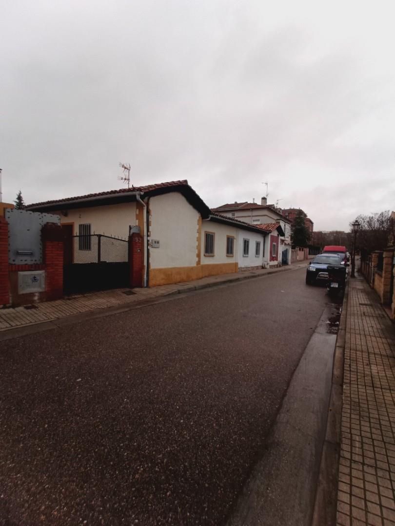 Vista exterior de Casa o xalet en venda en Burgos Capital