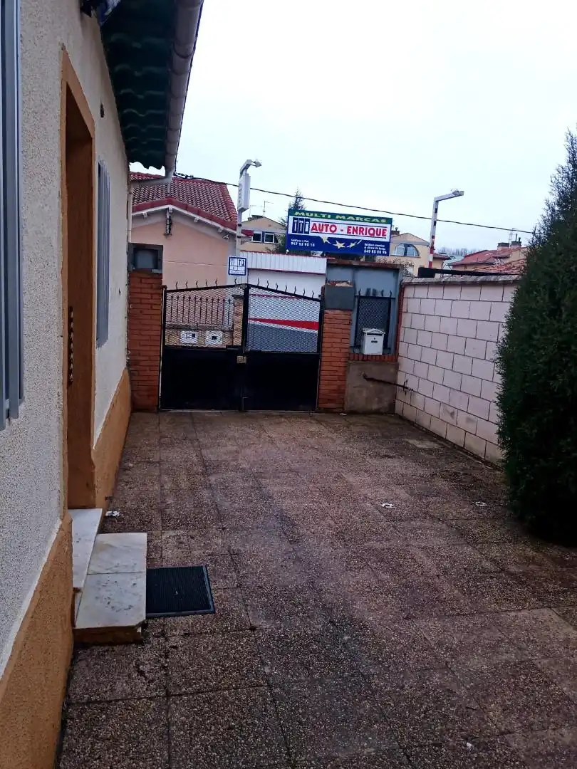 Houses for sale in Calle Río Nela, 99, Illera Parking of Houses for sale in Burgos