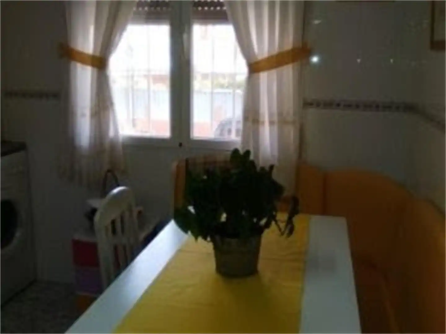 Comedor de Casa adosada para compartir en Numancia de la Sagra con Aire acondicionado, Calefacción y Jardín privado
