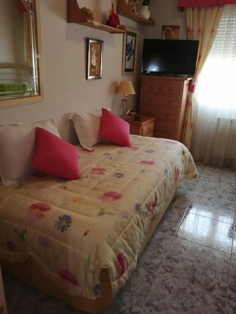 Habitación de Casa adosada para compartir en Numancia de la Sagra con Aire acondicionado, Calefacción y Jardín privado