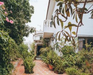 Vista exterior de Casa o xalet en venda en Marbella amb Terrassa, Piscina i Balcó