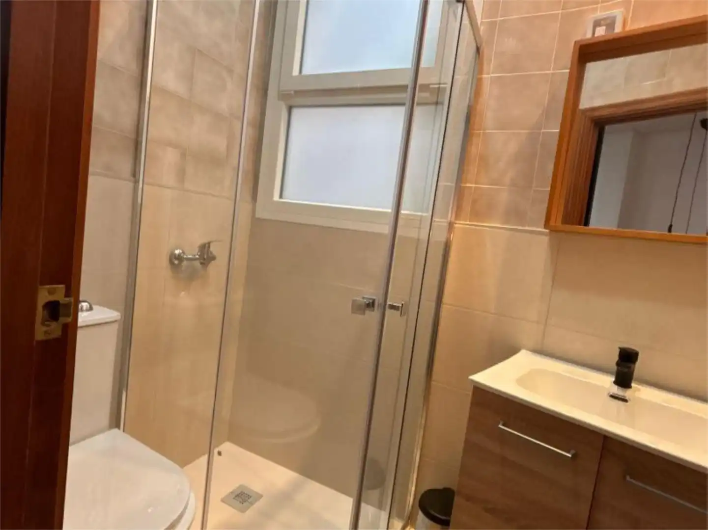 Piso de alquiler en Avenida de Andalucía, Montilla Baño de Piso de alquiler en Montilla con Aire acondicionado, Parquet y Amueblado