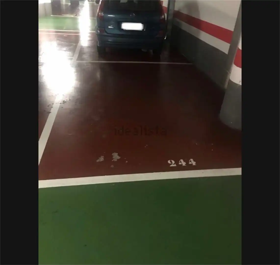 Garatge en venda a Calle Luis Vives, Universidad San Francisco Aparcament de Garatge en venda en Zaragoza