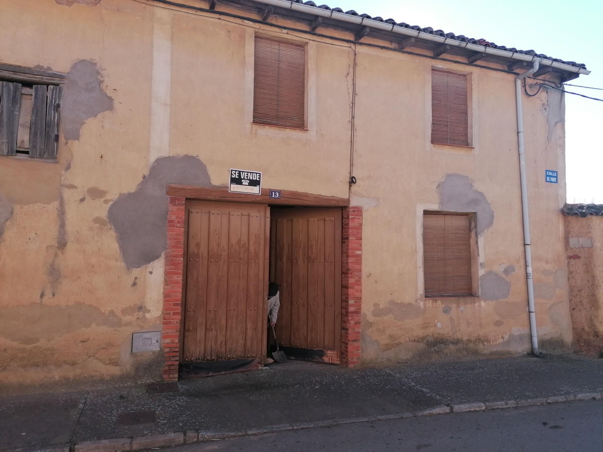 Exterior view of Single-family semi-detached for sale in Villaturiel