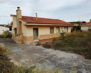 Vista exterior de Casa o xalet en venda en Aguaviva amb Terrassa, Piscina i Balcó