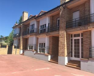 Vista exterior de Pis en venda en La Lastrilla  amb Balcó