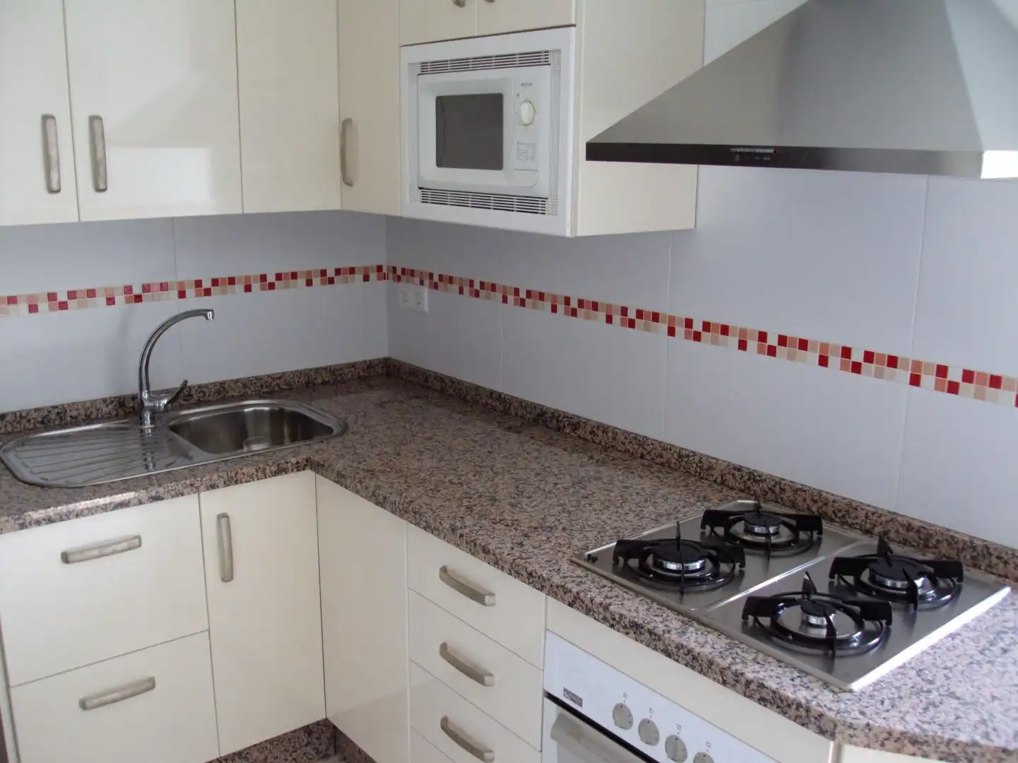 Cocina de Piso de alquiler en Cádiz con Jardín privado, Terraza y Horno