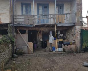 Vista exterior de Casa adosada en venda en San Felices de Buelna